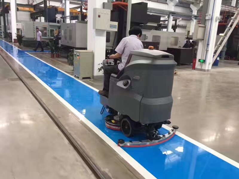大型駕駛式洗地機(jī)如何操作？