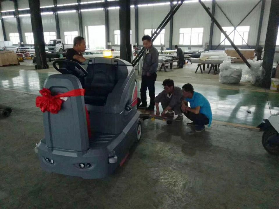 駕駛式洗地機引領(lǐng)行業(yè)前行，創(chuàng)造現(xiàn)代社會的創(chuàng)建文明