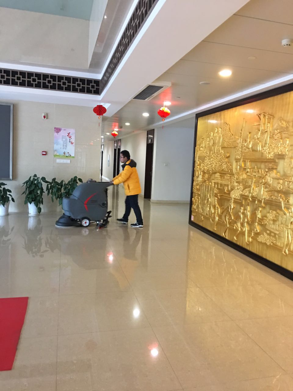 酒店可以使用電動(dòng)洗地機(jī)嗎？