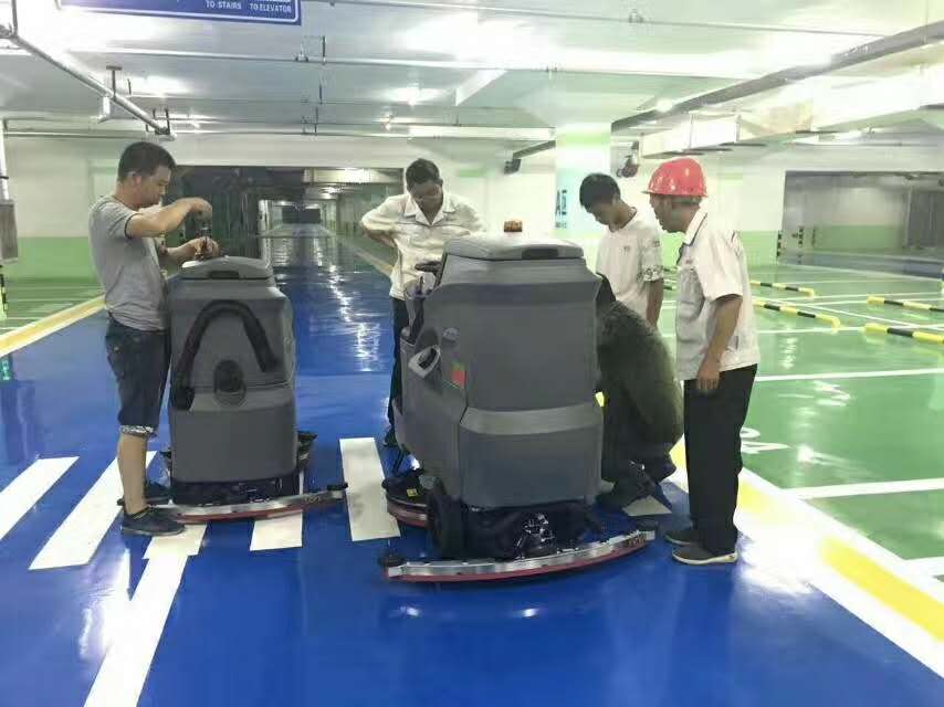 日常使用駕駛式洗地機(jī)如何保養(yǎng)？要注意些什么