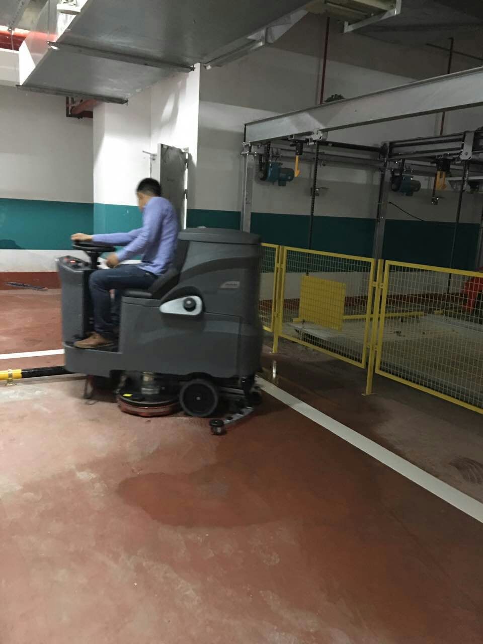駕駛式洗地機(jī)出現(xiàn)故障有哪些原因，駕駛式洗地機(jī)該如何保養(yǎng)？