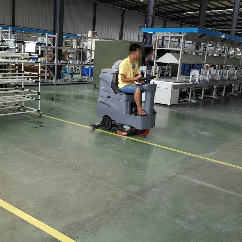 駕駛式洗地機(jī)如何選擇？