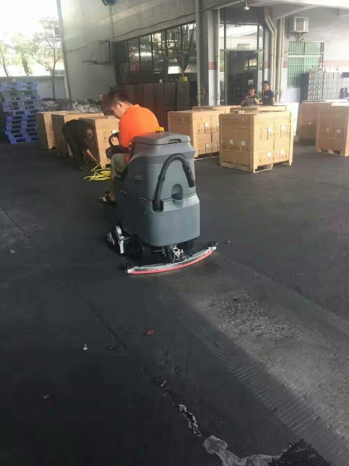 駕駛式全自動洗地機(jī)，保潔行業(yè)的神器！