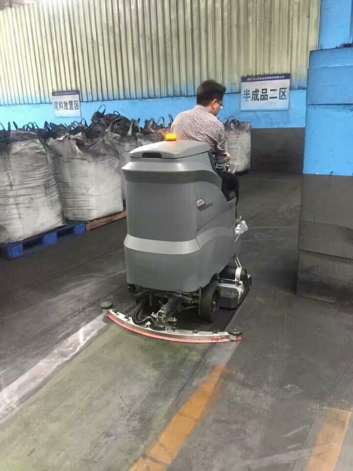 駕駛式洗地車開啟開車做保潔時代！