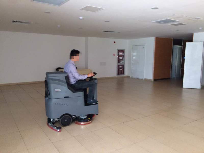 駕駛式洗地機(jī)在環(huán)境清潔中的獨(dú)具優(yōu)勢在哪里？