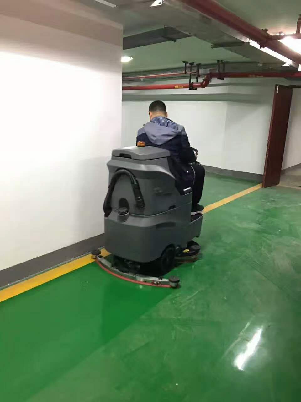 清潔機(jī)械代替人工，洗地機(jī)與社會(huì)發(fā)展同步