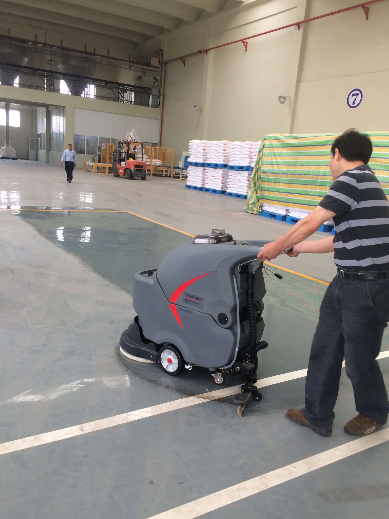 酒店使用手推式洗地機(jī)效果怎么樣？