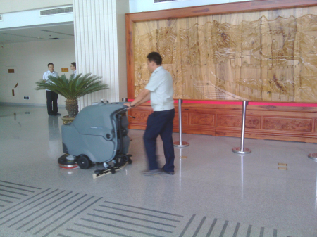 一款手推式洗地機(jī)有沒有購買價(jià)值？貴在哪里？