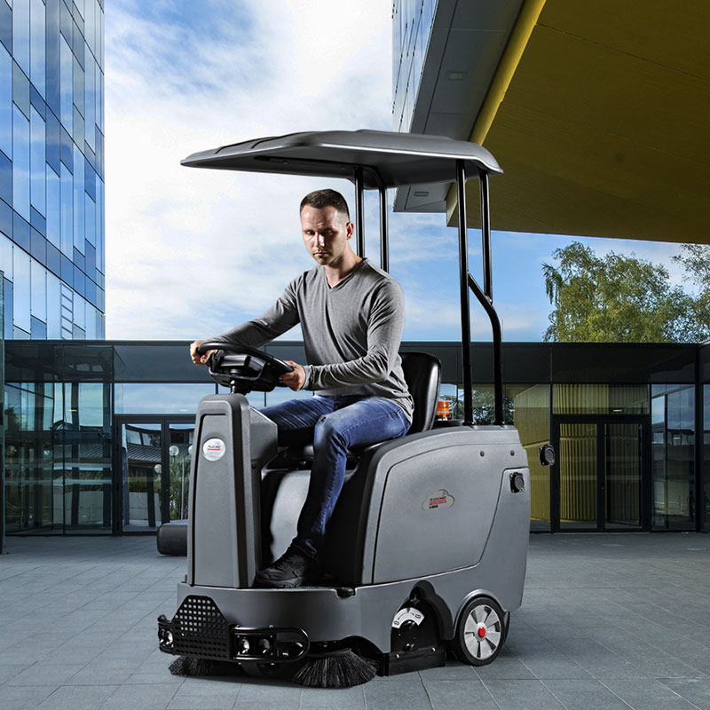 駕駛式掃地機(jī)幫您省力、省錢、又省心